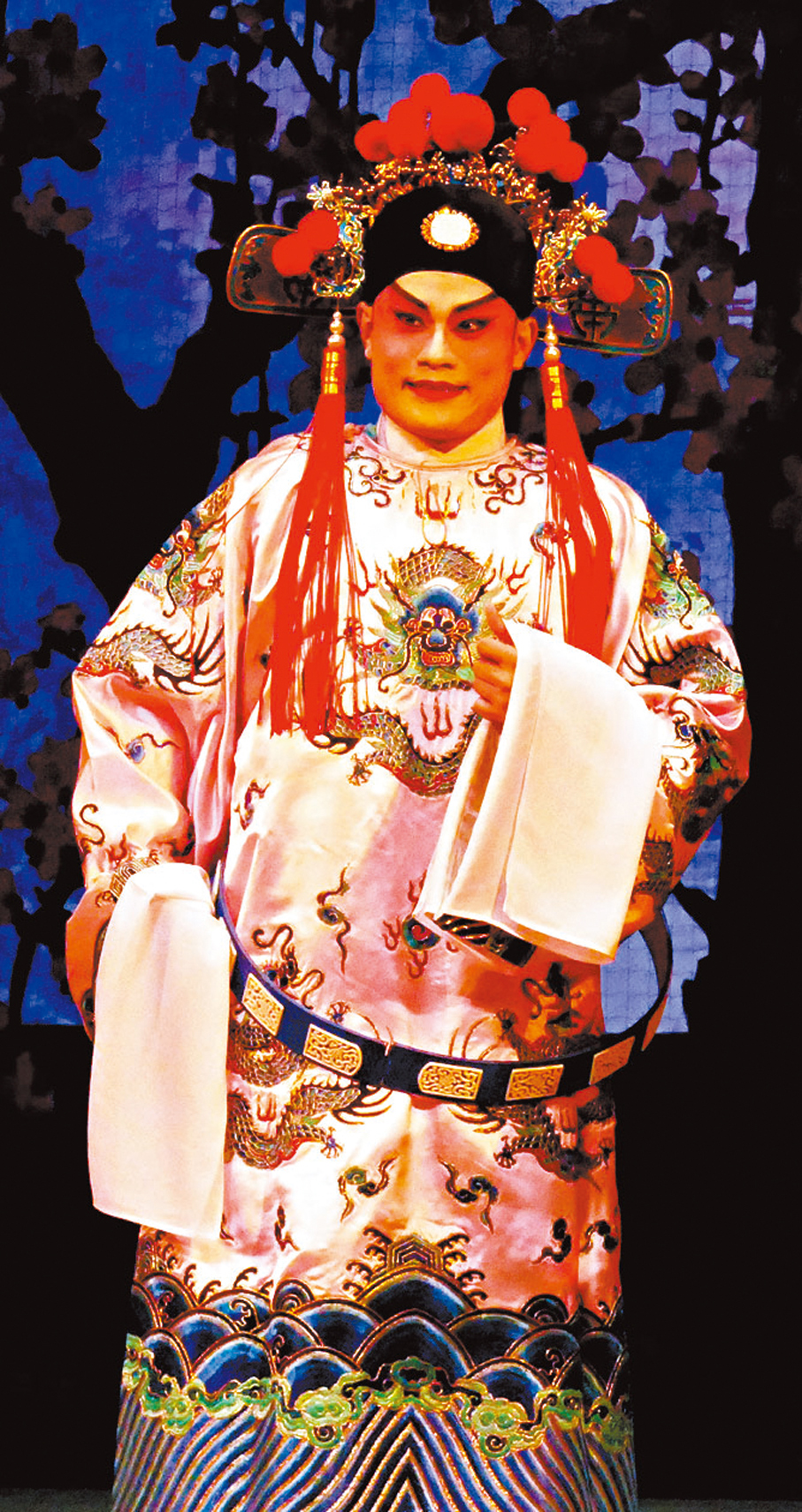 ●黎耀威在《風流天子》演看破孟麗君為女子的皇帝。