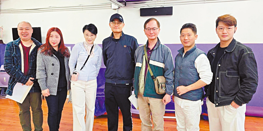 ●《風流天子》一眾演員排戲合照。