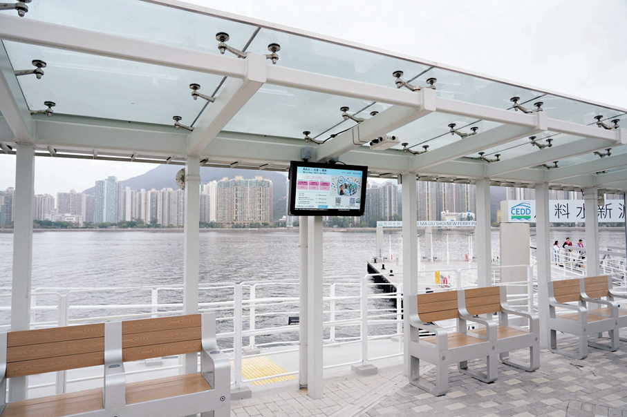●馬料水新渡輪碼頭設置Wi-Fi、無線充電裝置及電子顯示屏。