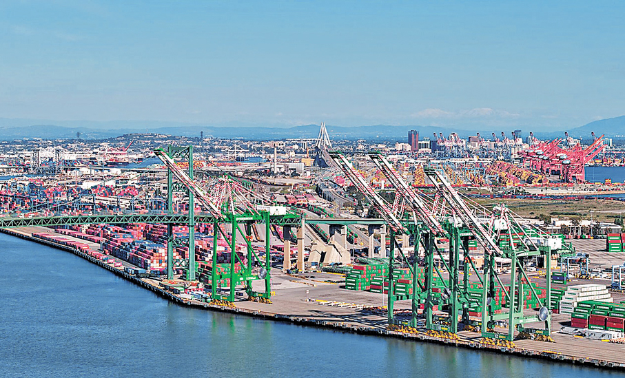 ●美國關稅及貿易政策短期內或現調整，但同時令不確定性增加，因此不一定對全球股市有正面影響。圖為加州洛杉磯港。 彭博社