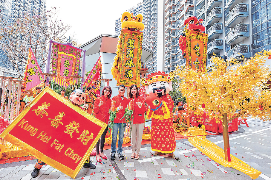 ●「啟德海灣」昨日舉行新春團拜活動，有醒獅在現場表演。