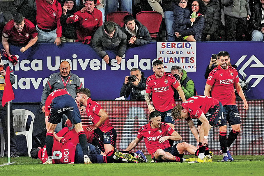 ●奧沙辛拿球員慶祝取得入球。  美聯社