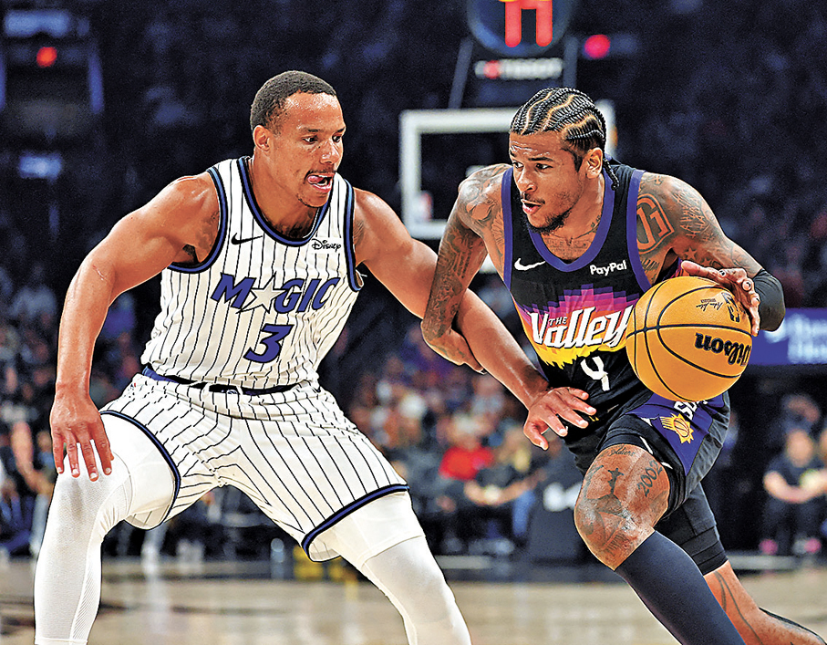 ●積倫格連（右）成為太陽贏波功臣。    路透社