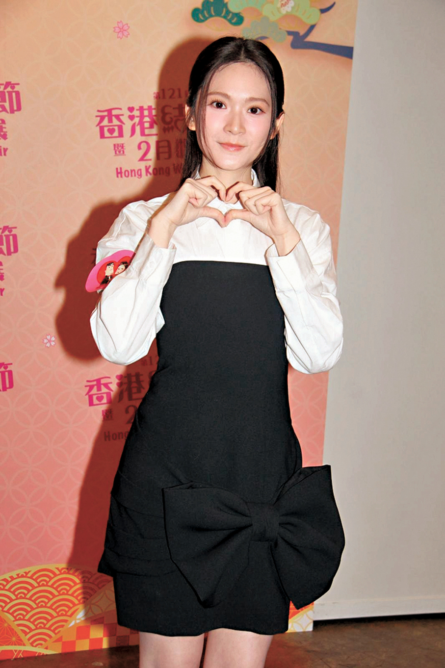 ●雲浩影祝福現場的準新人。 香港文匯報記者達里  攝