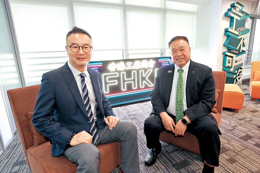 ●左起：香港文匯報訪談節目「經『湋』論」主持、特邀行業專家陳湋銘；工總主席林世豪。    香港文匯報記者北山彥  攝