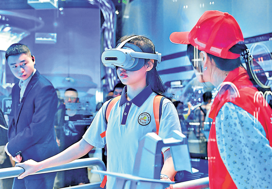 ●深圳科學技術館是深圳工業旅遊熱門地點。 香港文匯報記者郭若溪  攝