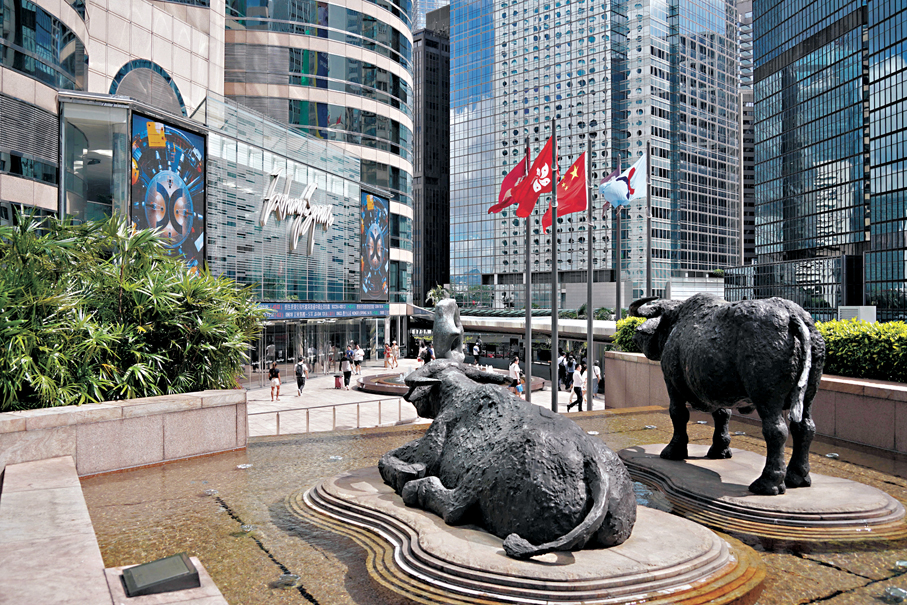 ●面對美國Clarity法案有望通過，有分析認為香港監管需作調整準備。圖為交易廣場。 資料圖片