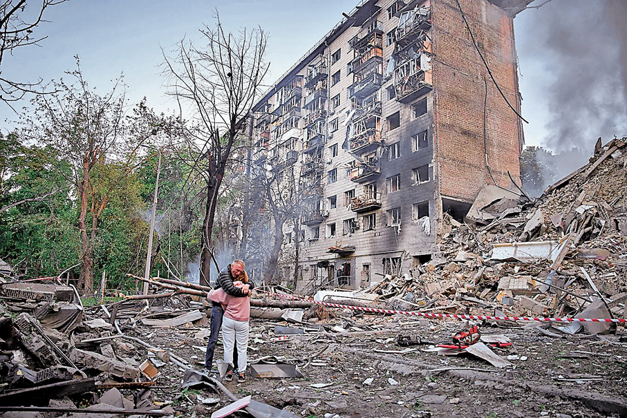 ●去年6月17日，一枚俄羅斯導彈擊中基輔一棟大樓。  美聯社