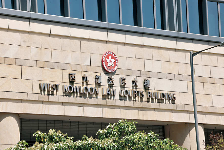 ●14人昨被裁定各一項串謀受賄罪罪成。圖為西九龍法院大樓。 資料圖片