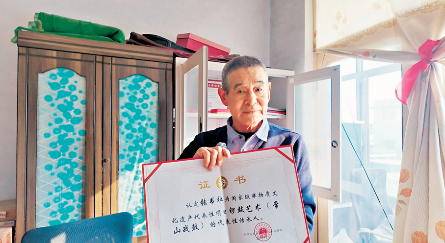 ●張書社被評為國家級非物質文化遺產項目鑼鼓藝術（常山戰鼓）代表性傳承人。 記者李瑩茵 攝