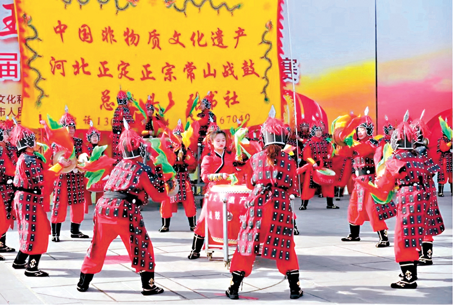 ●張安琪參加正定縣鼓王爭霸賽。 