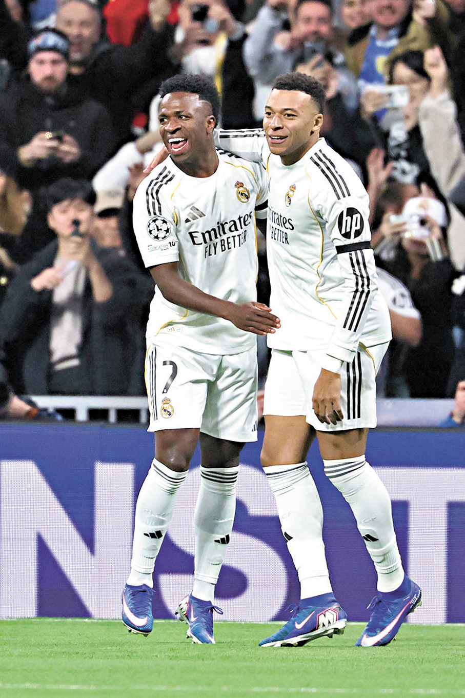 ●雲尼斯奧斯（左）和麥巴比將合作為皇馬攻堅。  資料圖片