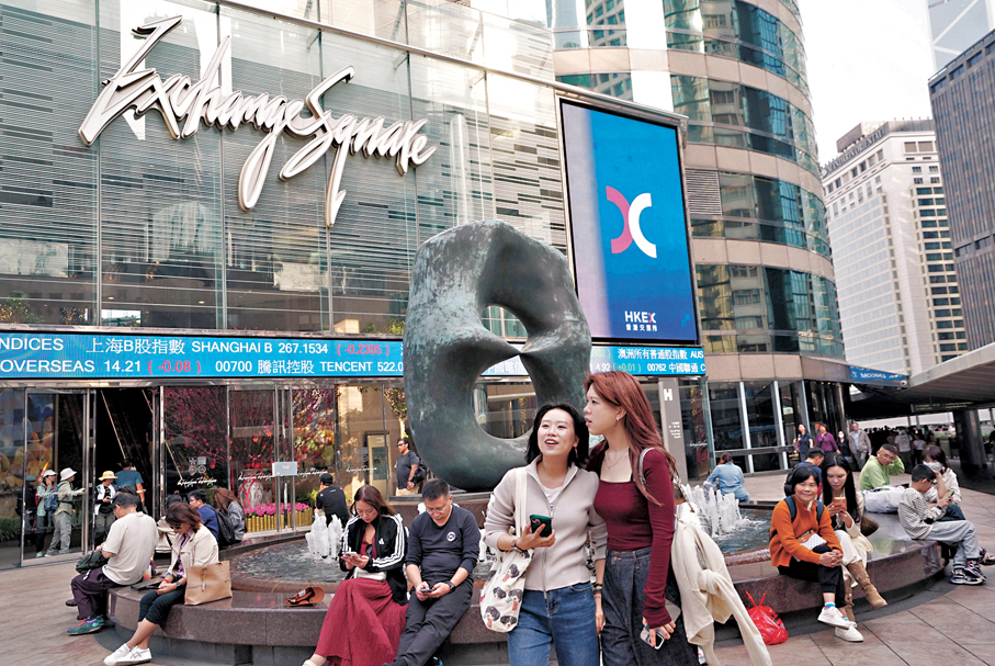 ●隨着外匯基金錄得破紀錄收益及財政狀況好轉，特區政府首次建議從基金中「一次性」轉撥1,500億元至基本工程儲備基金。 香港文匯報記者曾興偉  攝