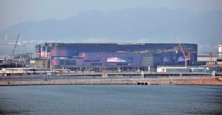 ●新財年停推商業用地，可望進一步讓市場消化現有供應。圖為位於香港國際機場的11 SKIES。資料圖片