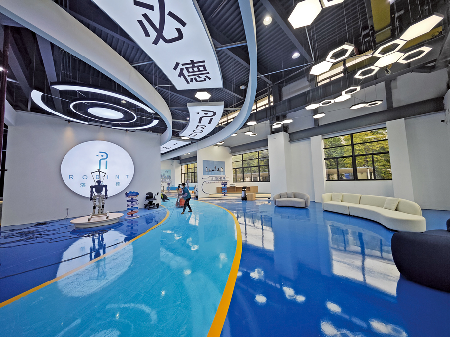 ●廣西柳州洛必德康養機器人，期待進軍香港市場。