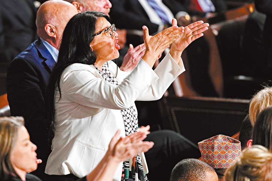 ●特朗普與民主黨議員爆發罵戰。 美聯社