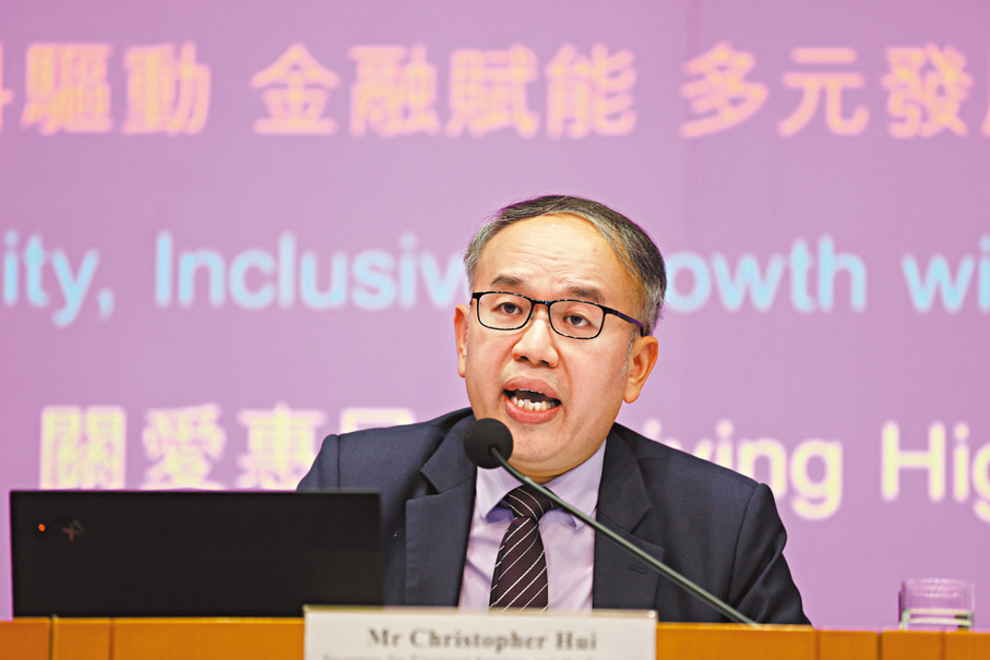 ●財庫局局長許正宇回答記者提問。香港文匯報記者萬霜靈  攝