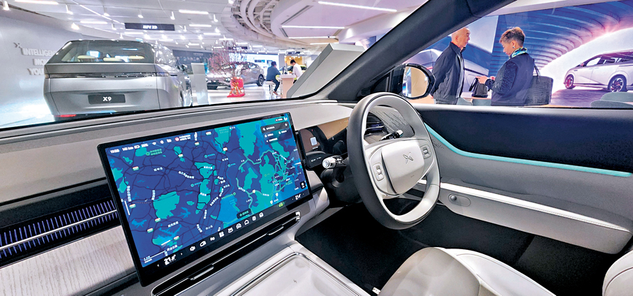 ●電動私家車的首次登記稅寬減將於下月底屆滿後撤銷，消息公布後翌日，已有不少電動車款售罄。香港文匯報記者北山彥 攝