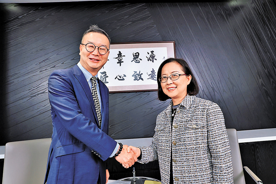 ●香港總商會主席陳瑞娟（右）接受《經「湋」論》主持陳湋銘採訪。香港文匯報記者萬霜靈  攝