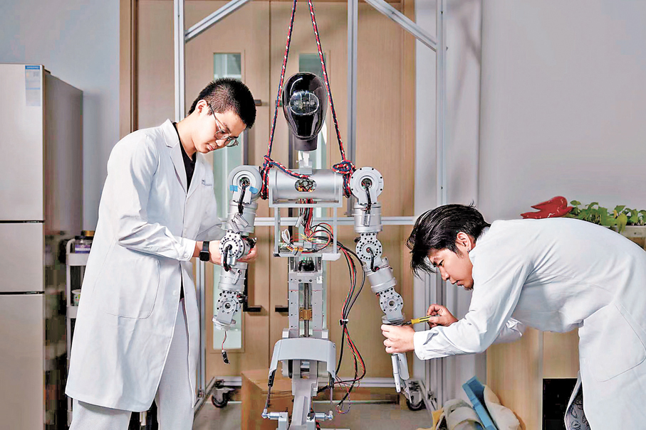 ●「十五五」時期是大灣區打造全球科技創新高地的關鍵階段。圖為香港科技大學科研人員在河套深圳園區內進行研究。資料圖片