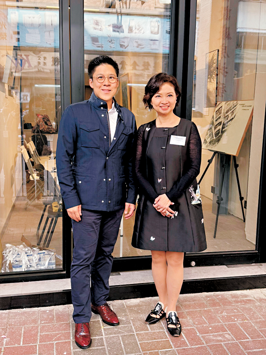 ●霍啟剛與葉楊詩明（右）