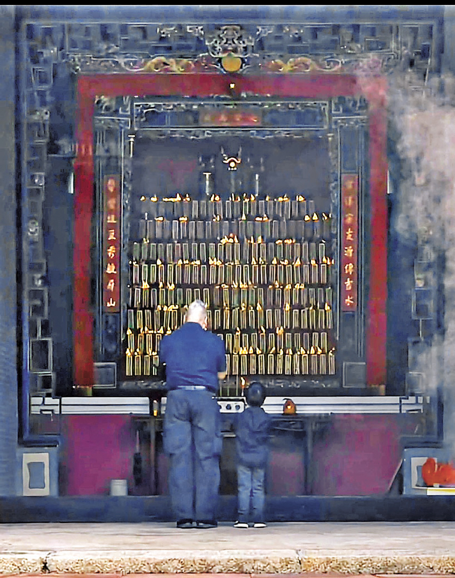 ●停辦大半個世紀，去年復辦吾鄉屏山鄧族正月點燈盛會。  作者供圖