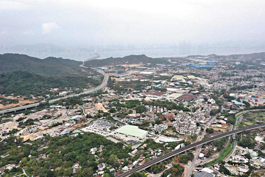 ●行政會議已批准產業園23公頃用地，免地價批給洪水橋產業園公司。圖為洪水橋/厦村一帶。香港文匯報記者曾興偉  攝
