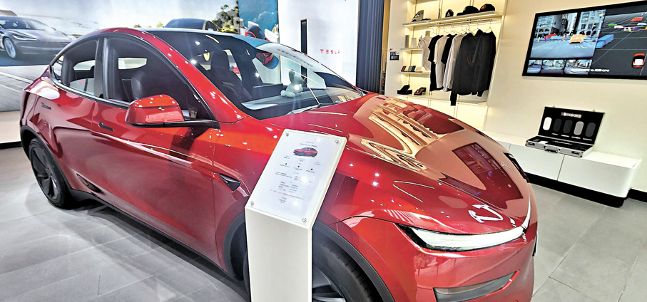 ●環境及生態局補充，長遠而言，電動車取代燃油車的趨勢不會改變。 香港文匯報記者北山彥  攝