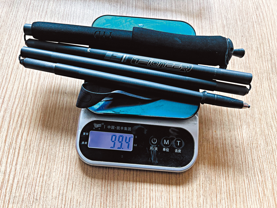 ●安得設計生產的越野杖僅重99.4克。