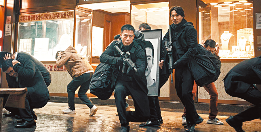 ●《衝鋒：火拼》於鬧市拍攝槍戰動作場面。