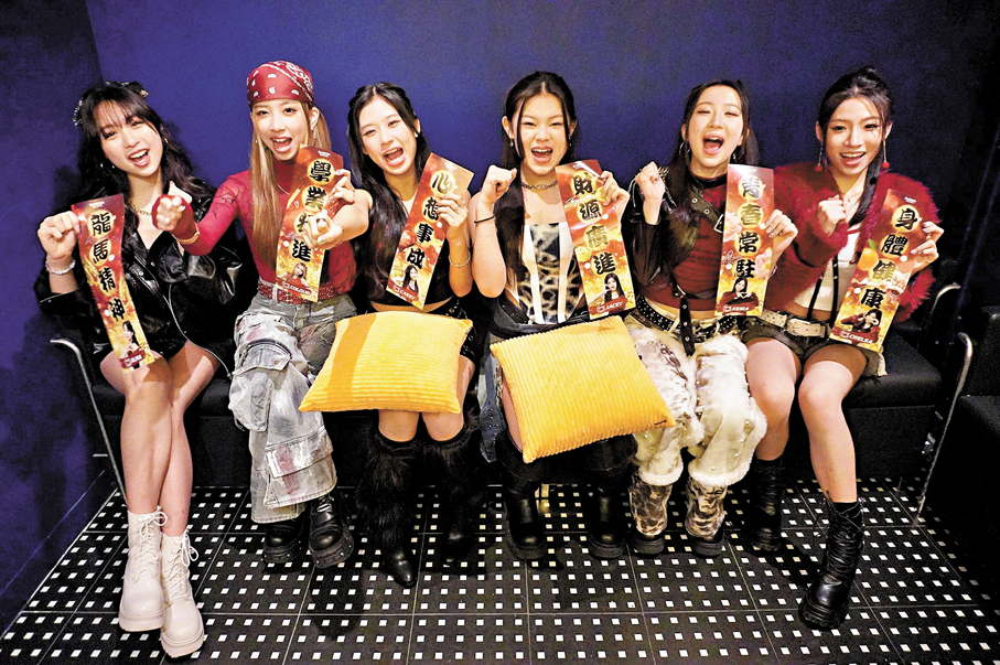 ●左起：李承殷、黃靖瑜、楊芷喬、羅子媛、李衍蔓和胡采倩6位成員平均年齡只有14歲。   香港文匯報記者子棠  攝