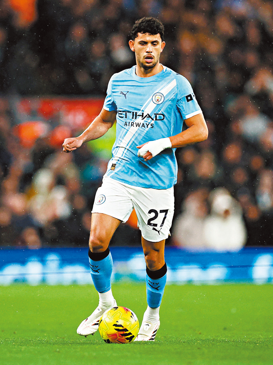 ●馬菲奧斯紐尼斯近期站穩曼城正選右閘位置。  資料圖片