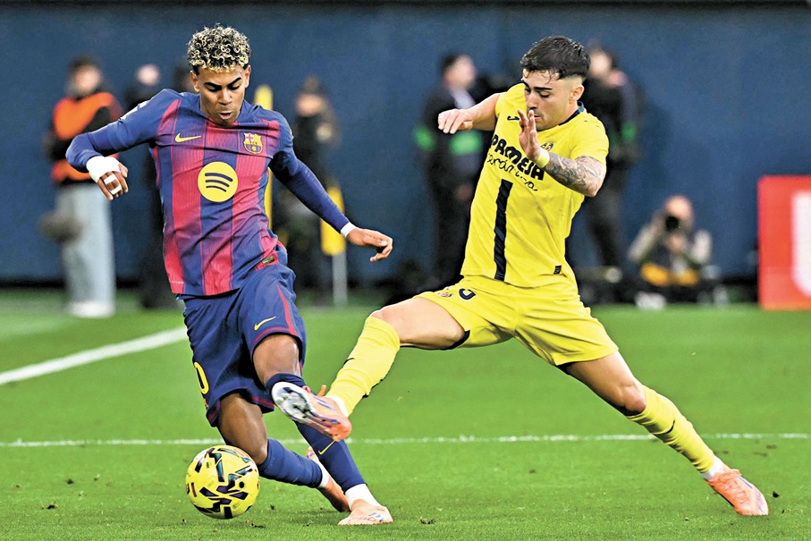 ●巴塞在耶馬（左）帶領下，首循環作客以兩球淨勝維拉利爾。  資料圖片