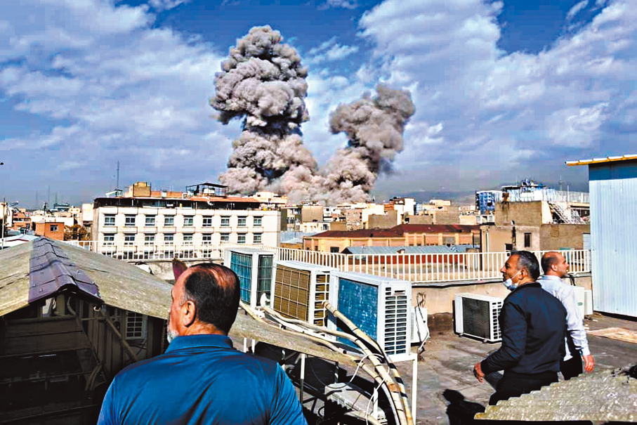 ●德黑蘭發生爆炸，一棟建築物冒煙。 美聯社