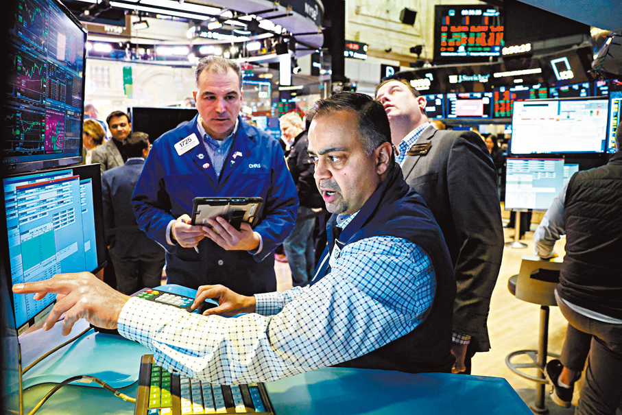 ●美國與以色列聯合襲擊伊朗，投資者陷入恐慌情緒，拋售資產套現避險，風險資產應聲急挫。 路透社