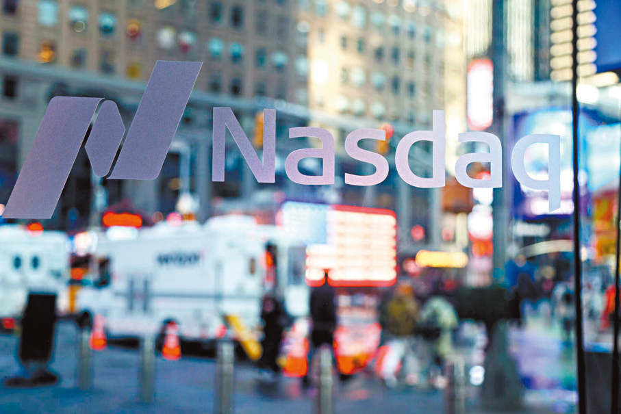 ●AI顛覆憂慮下，科技股續被拋售，拖累納指下跌。 彭博社