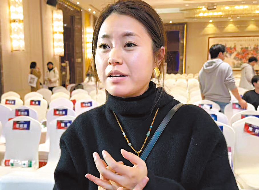 ●巨日祿商務總監萬艷向記者介紹公司轉型歷程。