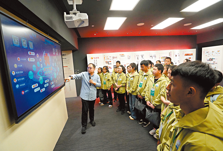 ●同學研學期間到訪大文集團，對新聞與歷史有了更直觀的認識。