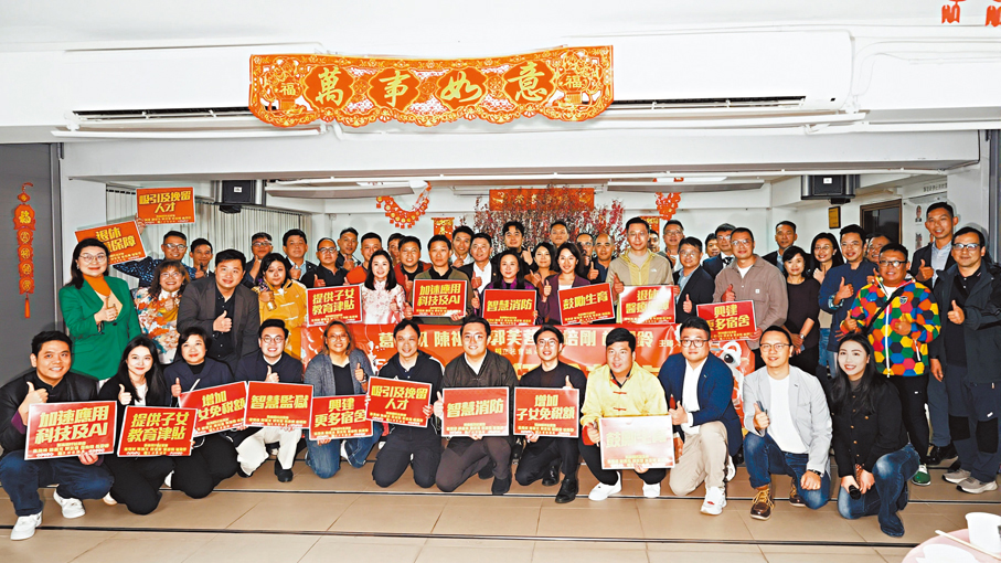 ●多位議員聯辦新春團拜。香港文匯報記者黃子晉  攝