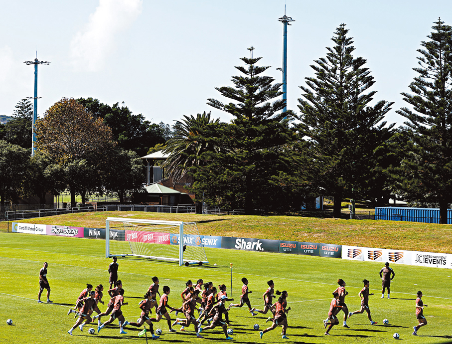 ●女國足於澳洲北岸城市紐卡素進行最後備戰。 新華社