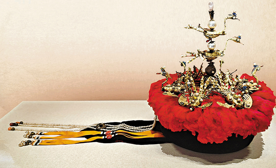 ●清代假珠女夏朝冠。