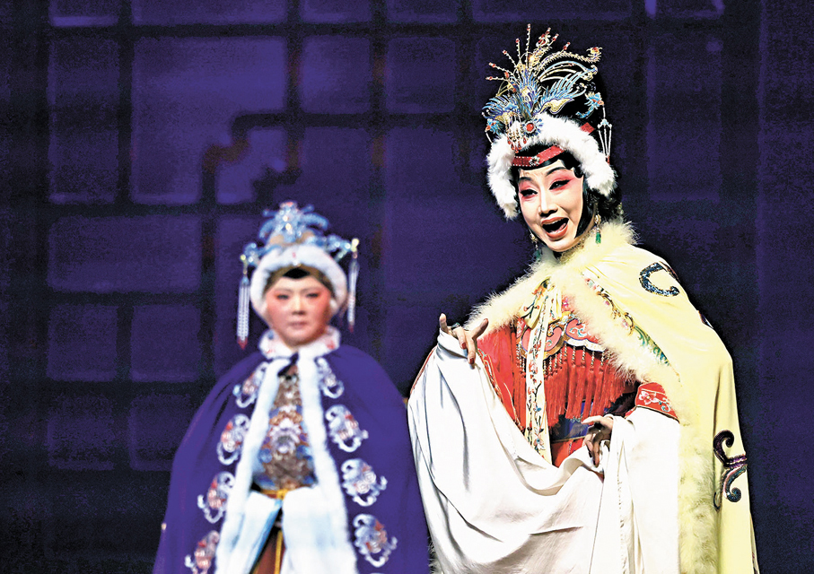 ●川劇《紅樓之鳳》早前在四川成都首演。右邊是川劇名家陳巧茹。