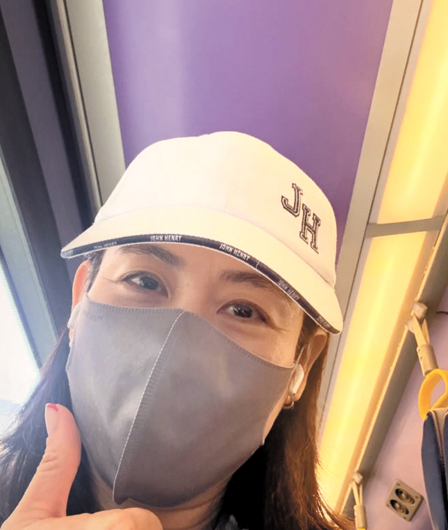 宣萱多選擇搭巴士回家。