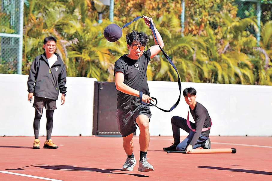 自言有點「中二底」的Ever最愛亦最擅長流星錘。