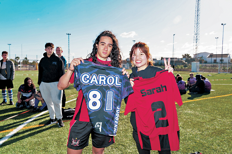 四人帶去西班牙的球衣大受歡迎，幾乎「一件不留」都被換走。