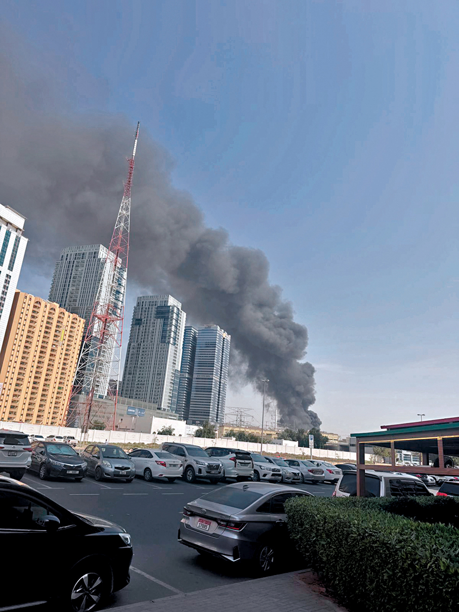 ●迪拜時間昨日早上，有員工正在等乘地鐵，聽到一聲巨響後全部散開。 受訪者供圖