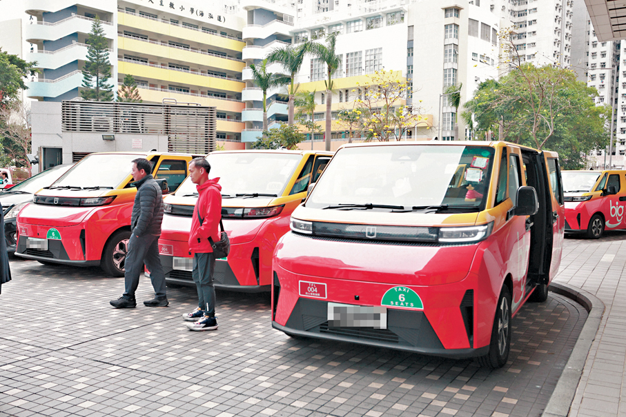 ●下月1日起，所有的士司機必須提供至少一種二維碼付款方式及一種非二維碼電子支付方式。香港文匯報記者北山彥  攝