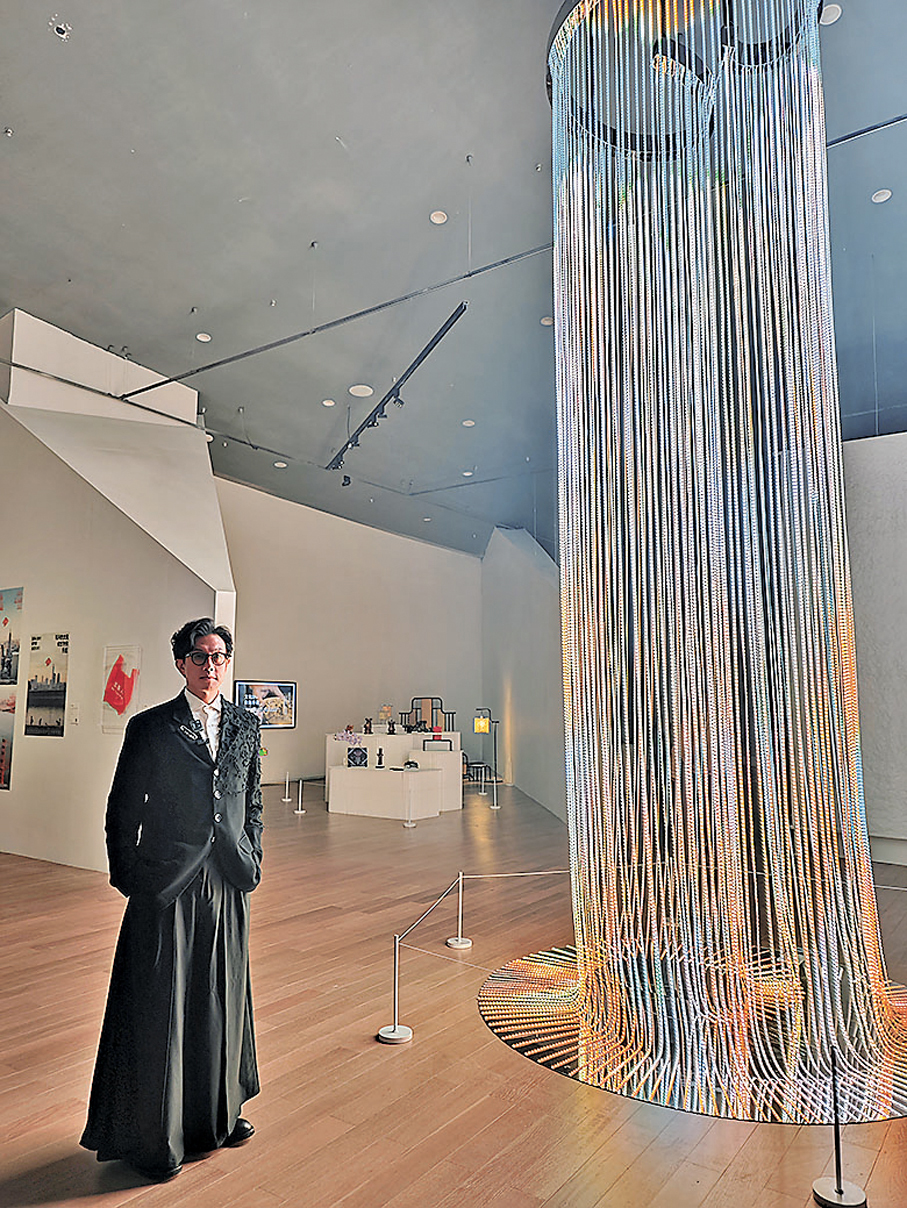 ●阮文韜與作品《塵光萬相》