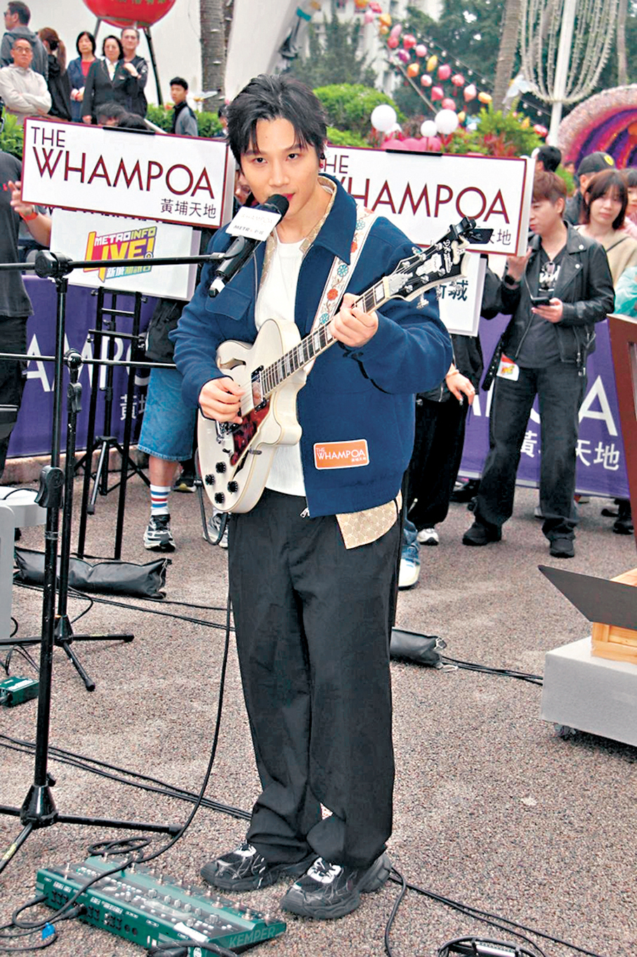 ●Michael C唱方大同的歌曲向對方致敬。 香港文匯報記者達里 攝