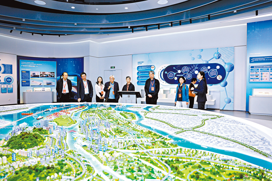 ●南沙科技創新「十五五」規劃院士諮詢會召開。 香港文匯報廣州傳真